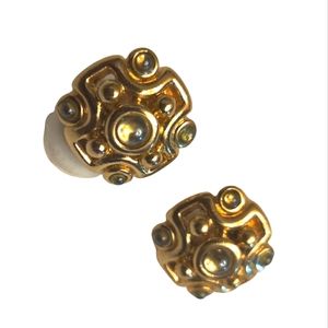 Monet Vintage Gold Toned Clip On Cluster Earrings